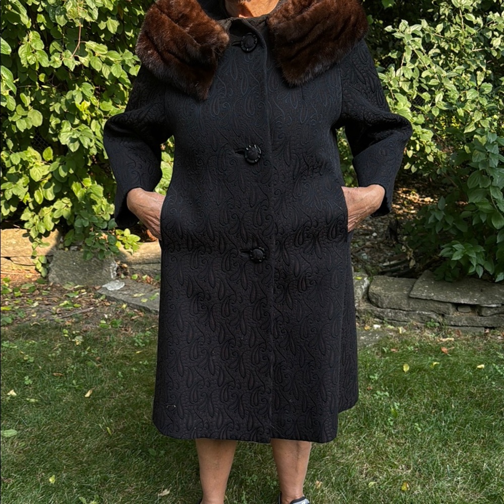 Chic Black Coat with Faux Fur Collar